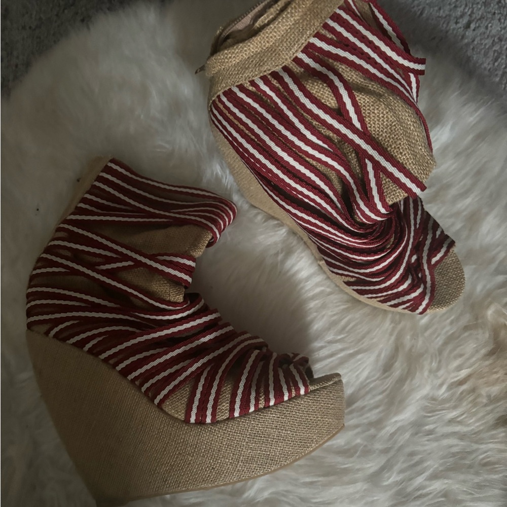 Open-toe Wedge - Picture 3 of 3
